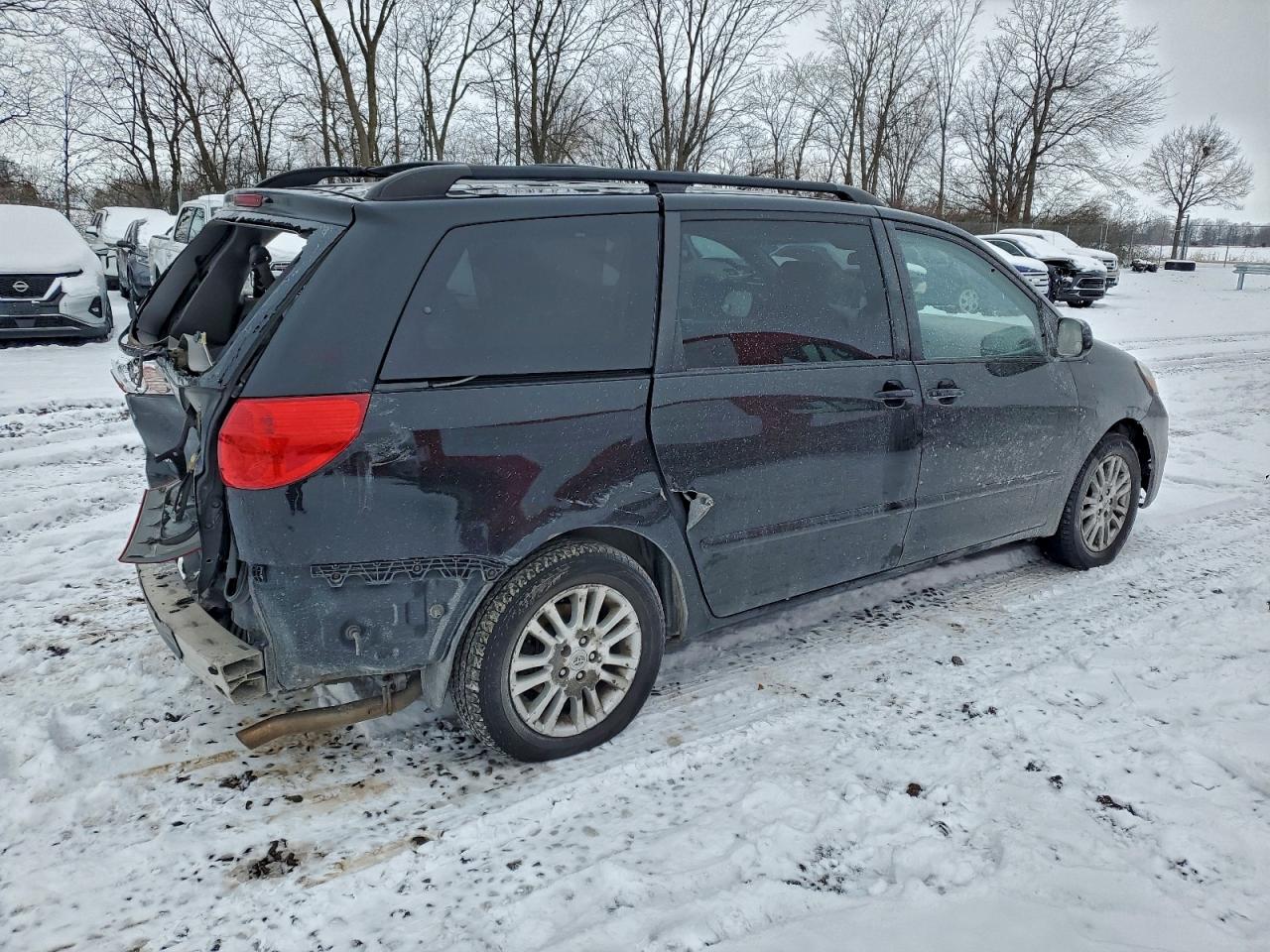 2009 TOYOTA SIENNA XLE photo 3
