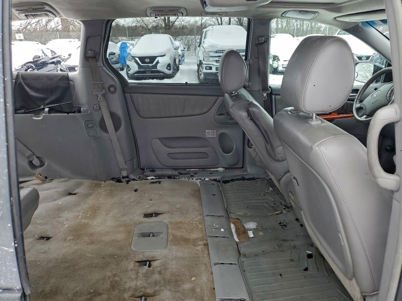 2009 TOYOTA SIENNA XLE photo 11