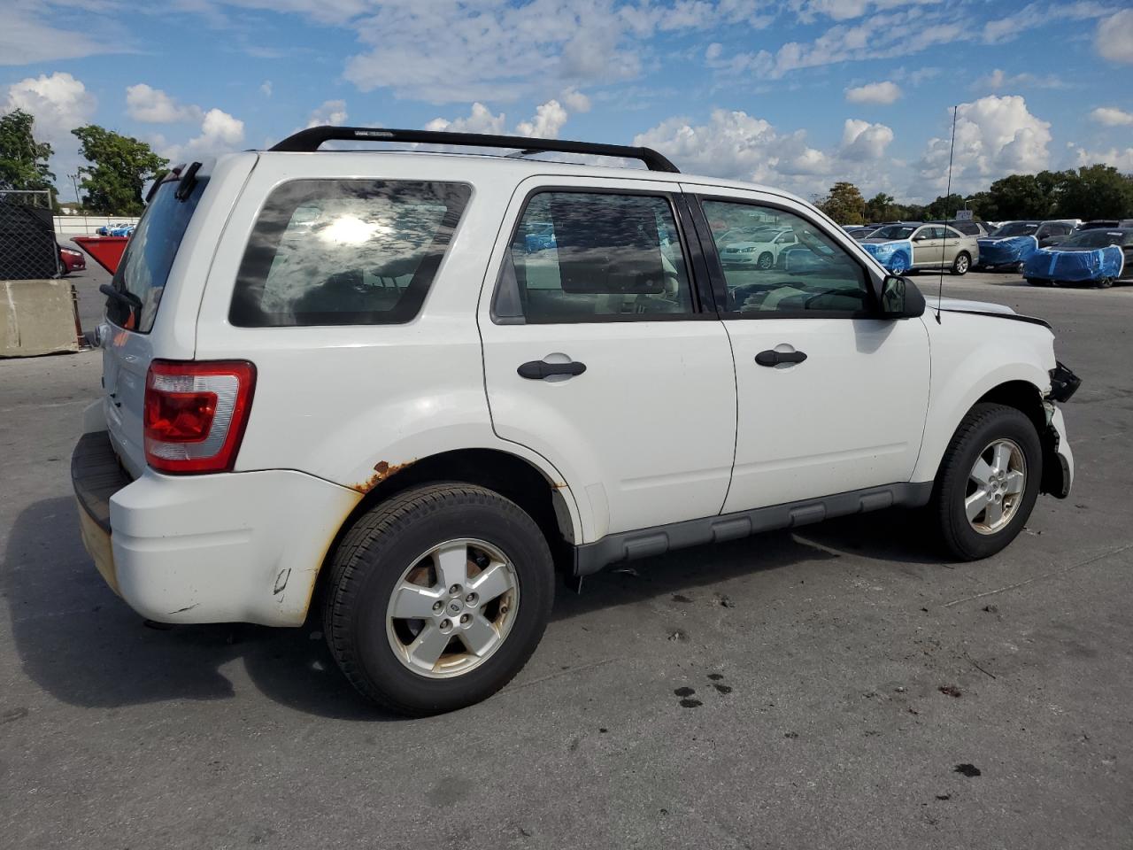 2010 FORD ESCAPE XLS photo 3