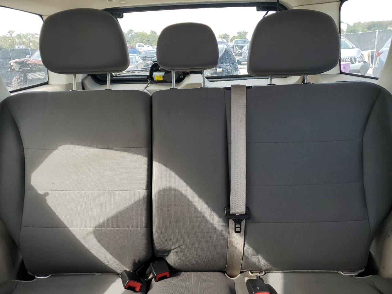 2010 FORD ESCAPE XLS photo 10