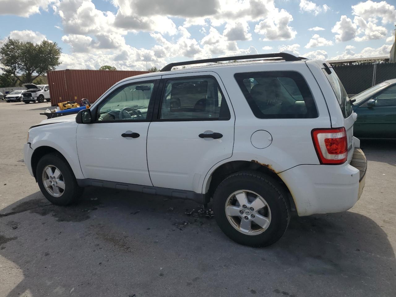 2010 FORD ESCAPE XLS photo 2