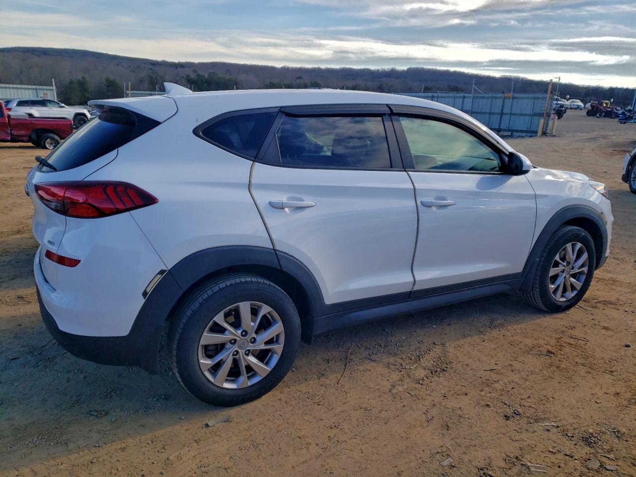 2019 HYUNDAI TUCSON SE photo 3