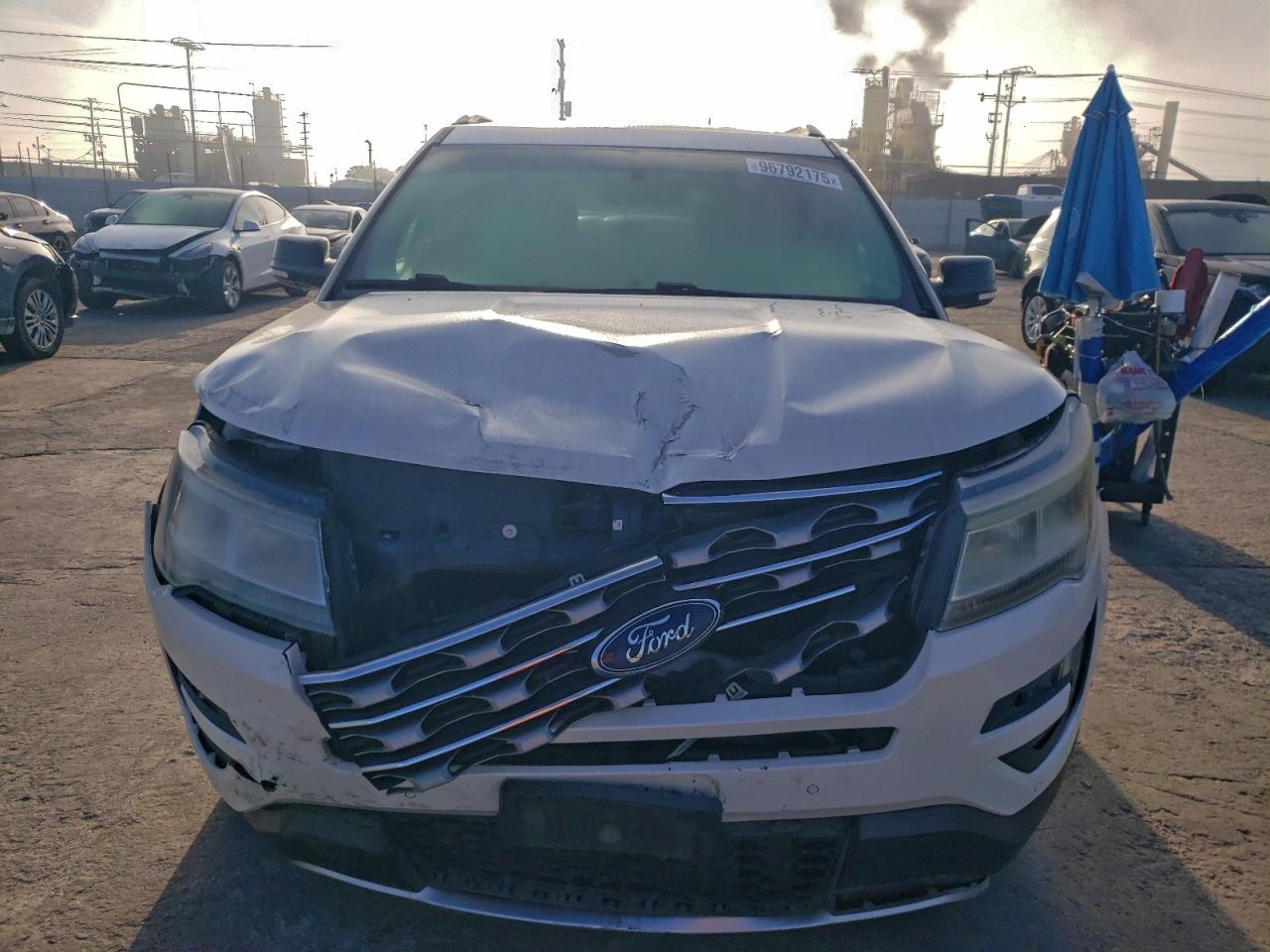 2016 FORD EXPLORER XLT photo 9
