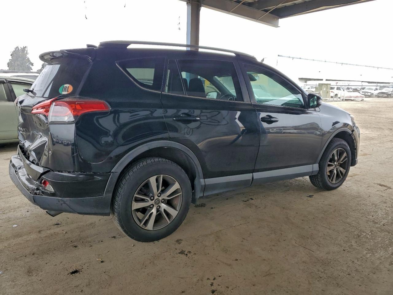 2017 TOYOTA RAV4 XLE photo 5