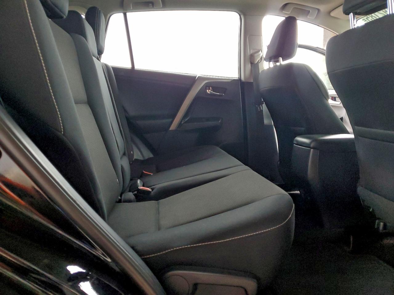 2017 TOYOTA RAV4 XLE photo 19