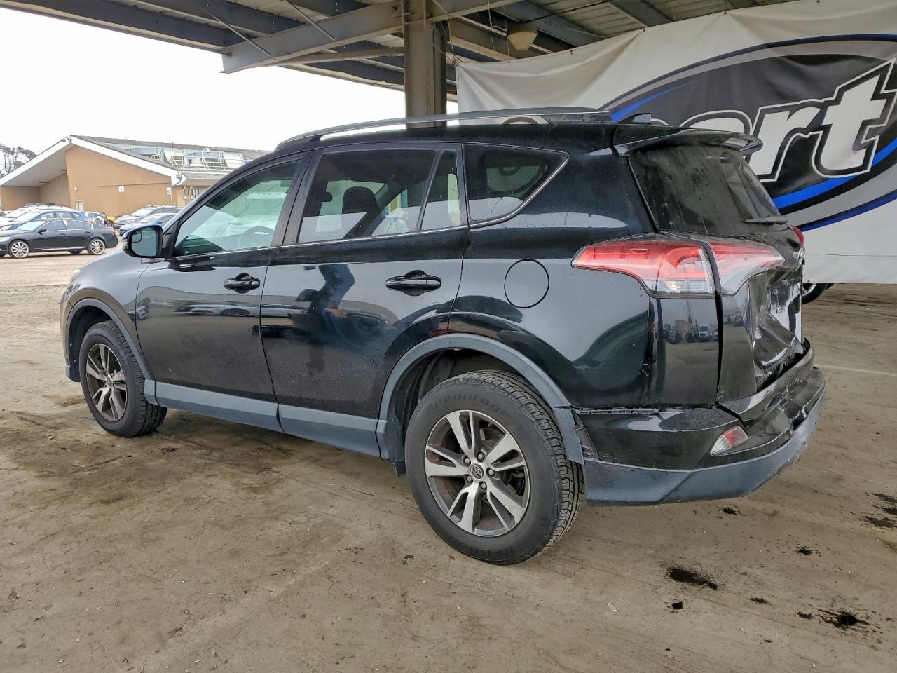 2017 TOYOTA RAV4 XLE photo 3