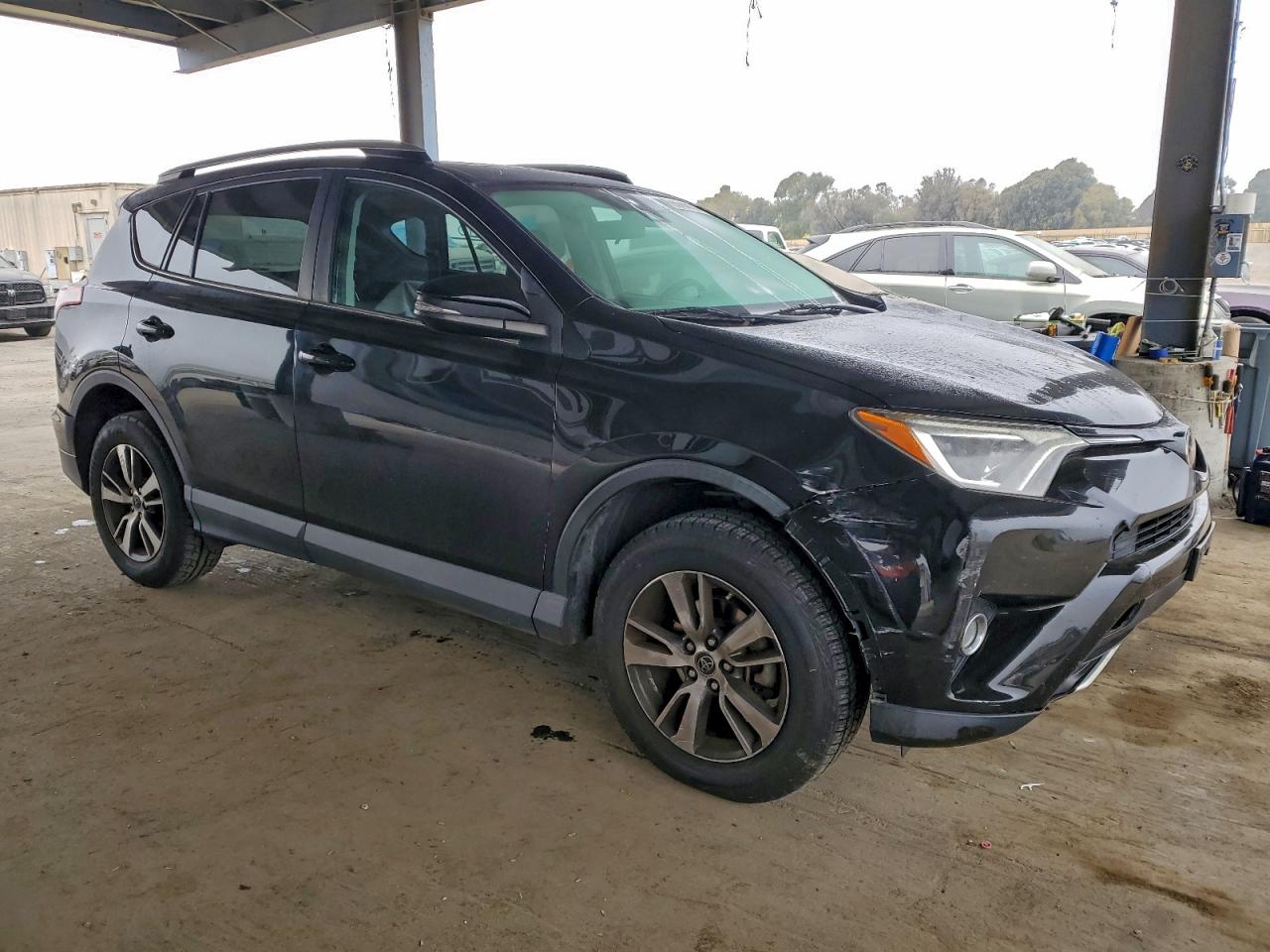 2017 TOYOTA RAV4 XLE photo 7