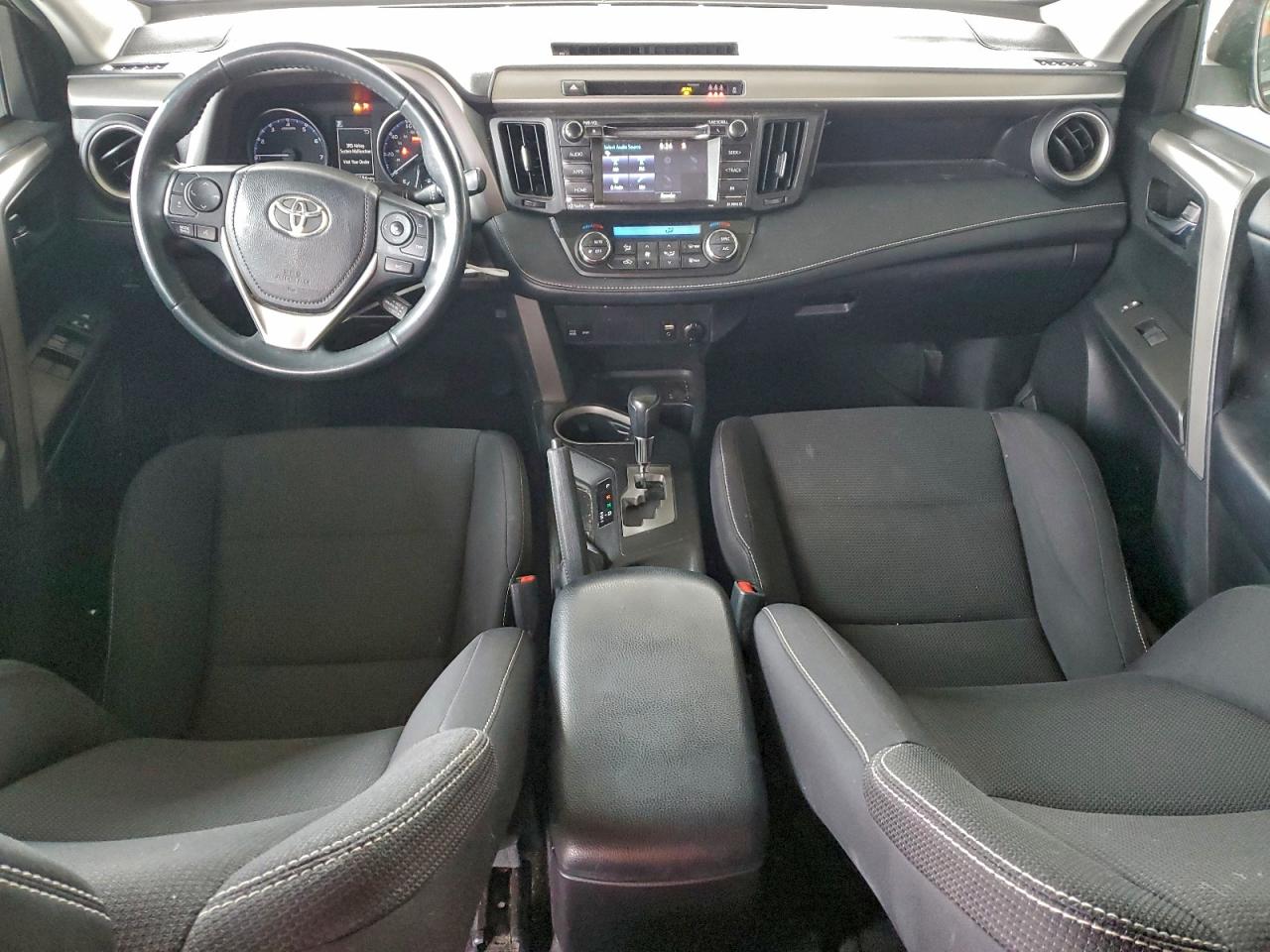 2017 TOYOTA RAV4 XLE photo 15