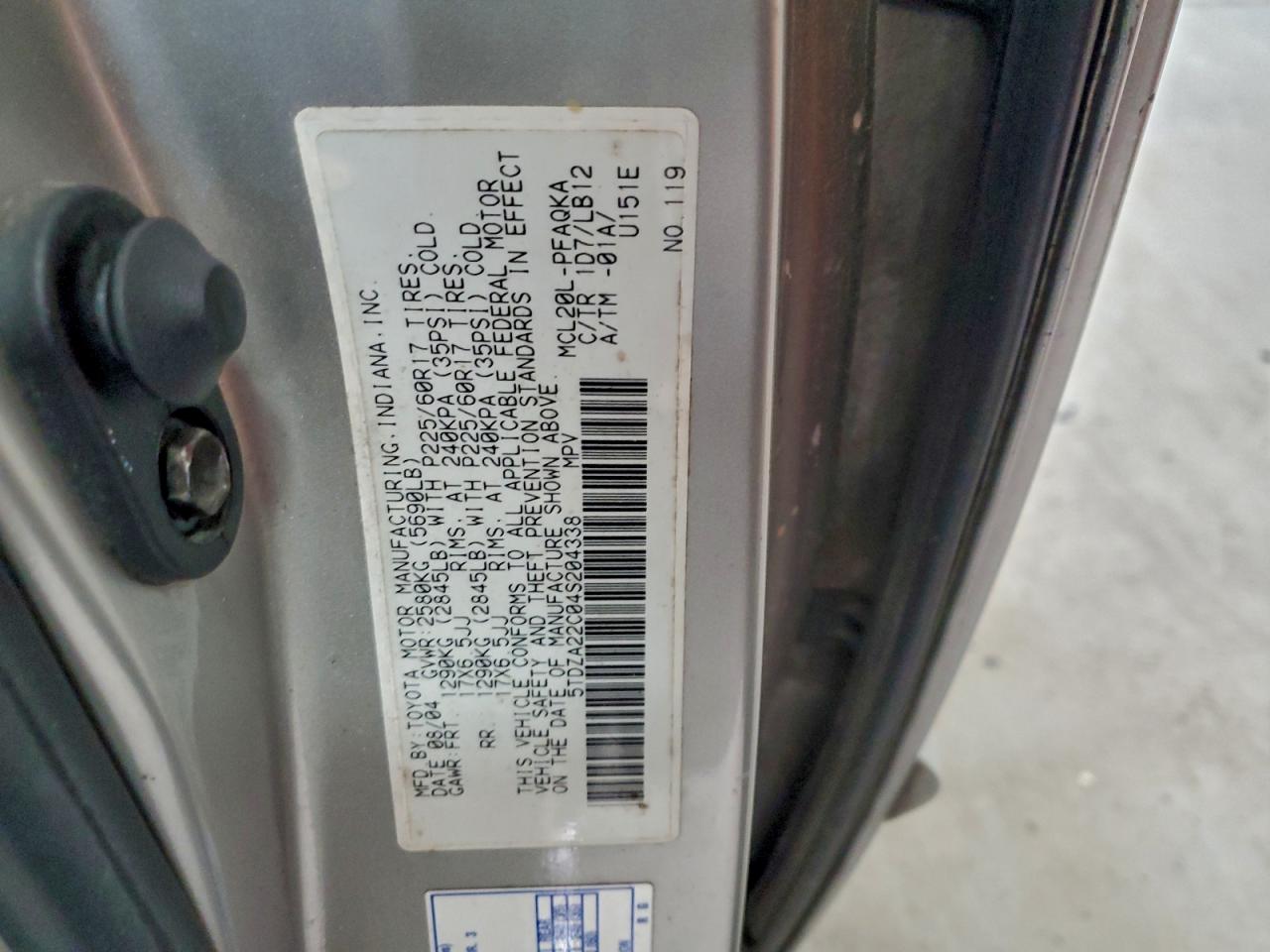 2004 TOYOTA SIENNA XLE photo 13