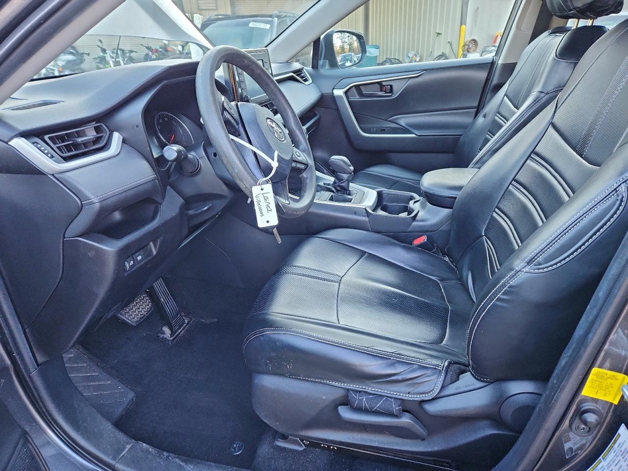 2021 TOYOTA RAV4 LE photo 13