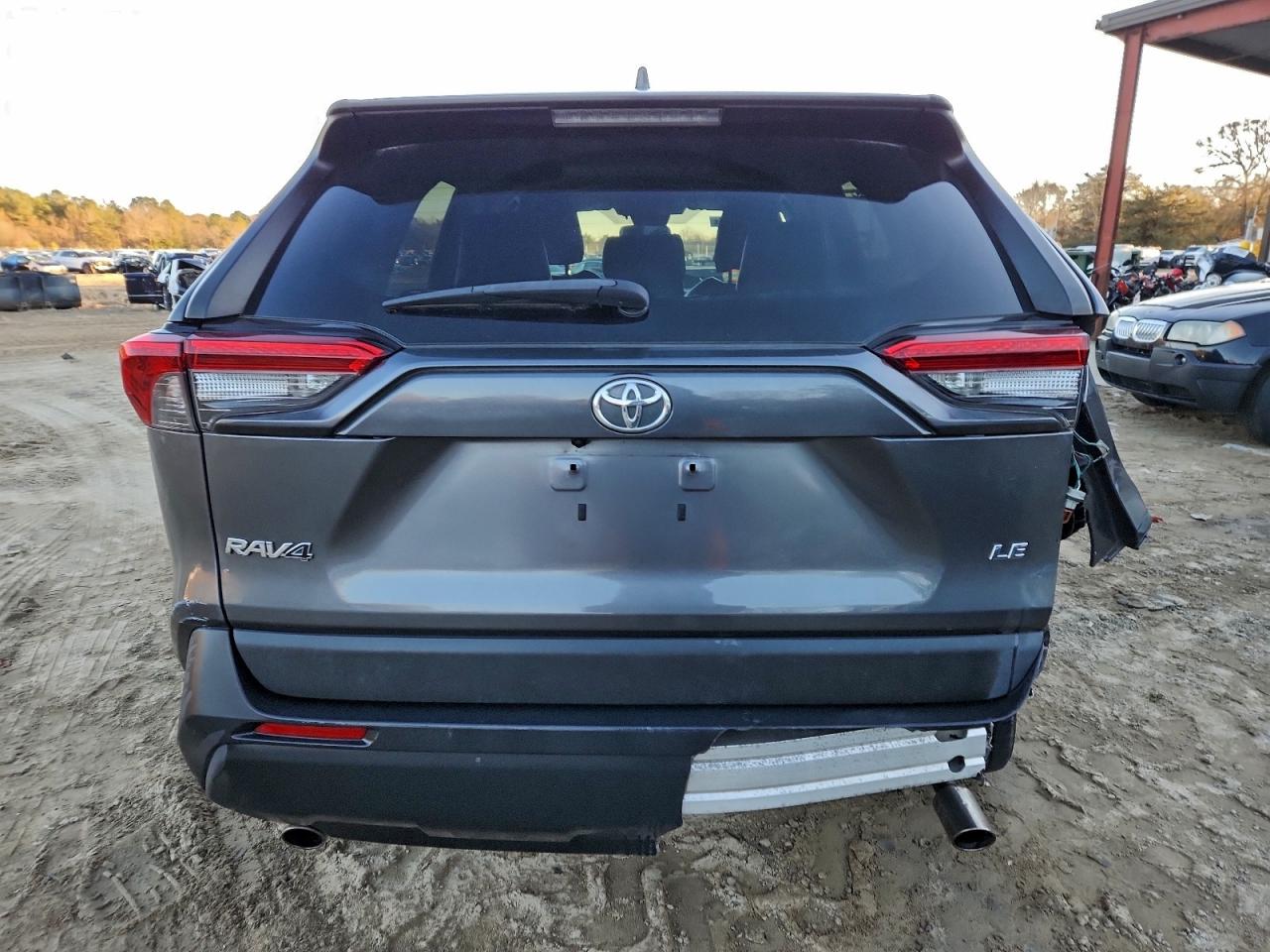 2021 TOYOTA RAV4 LE photo 11