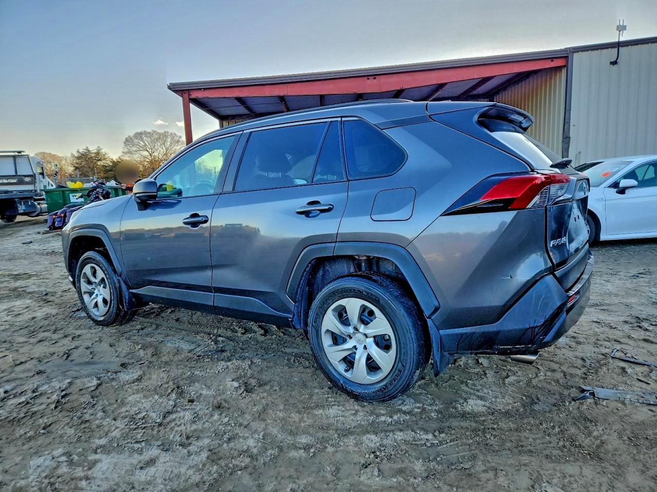 2021 TOYOTA RAV4 LE photo 3