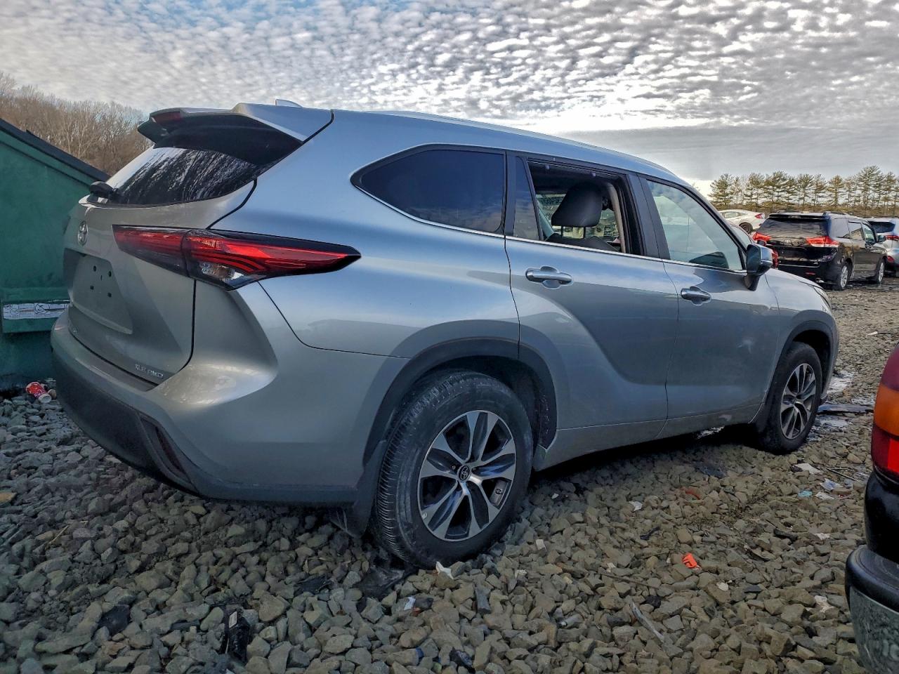 2023 TOYOTA HIGHLANDER L photo 3