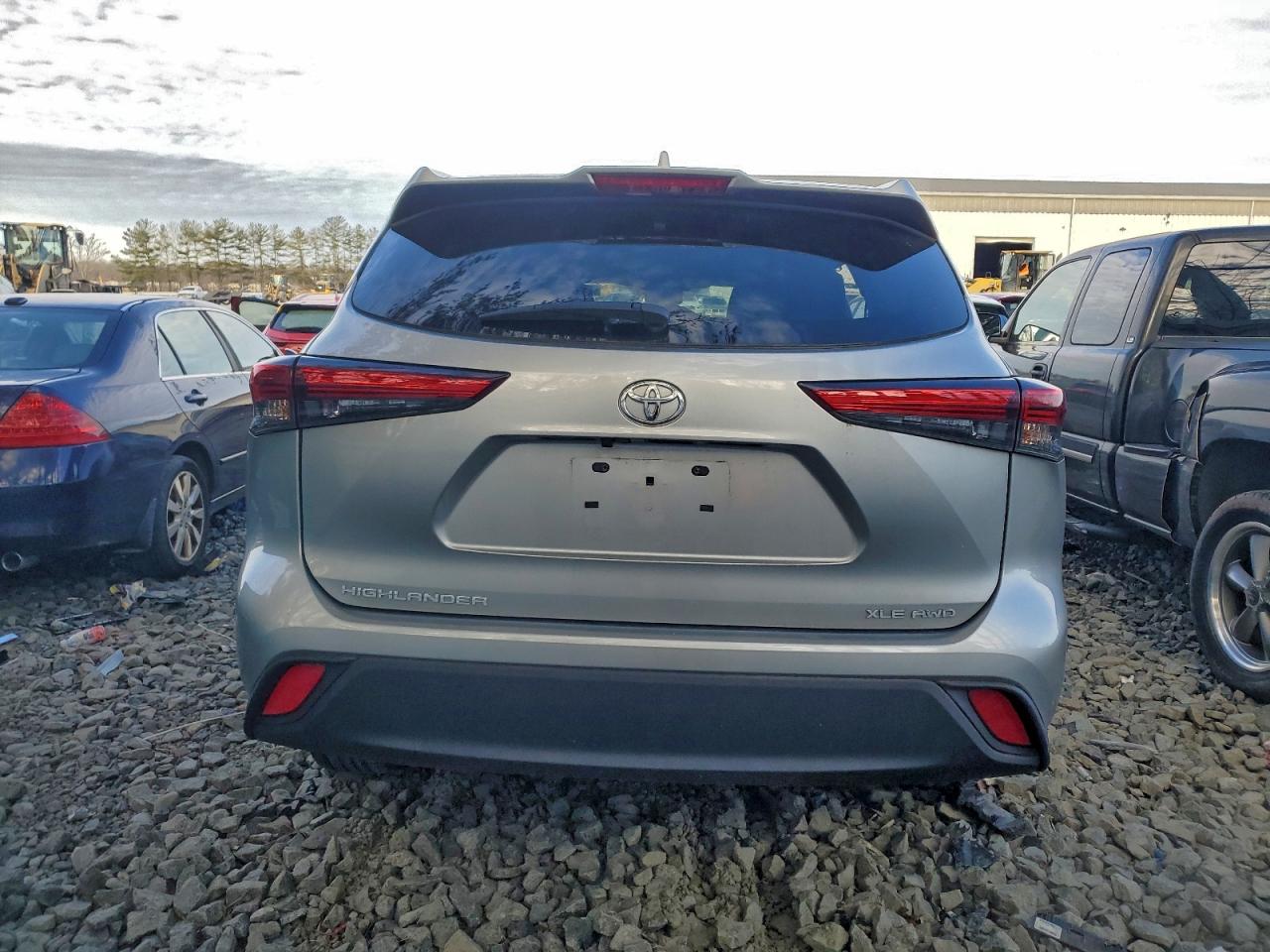 2023 TOYOTA HIGHLANDER L photo 6