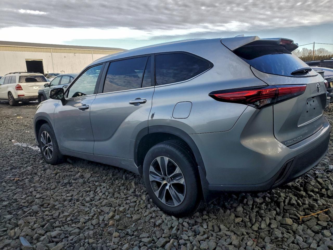 2023 TOYOTA HIGHLANDER L photo 2