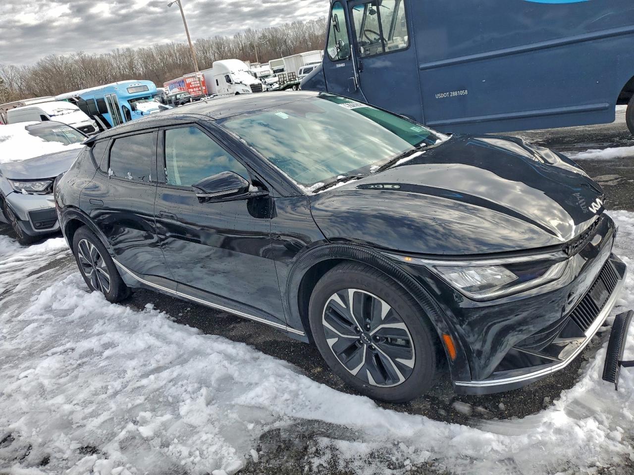 2023 KIA EV6 LIGHT photo 4