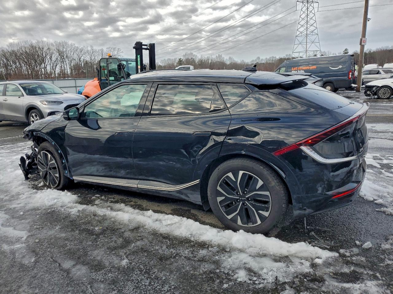 2023 KIA EV6 LIGHT photo 2