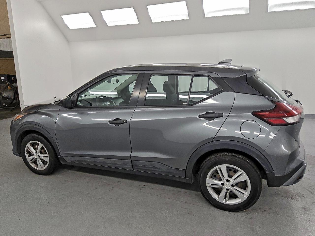 2022 NISSAN KICKS S photo 2