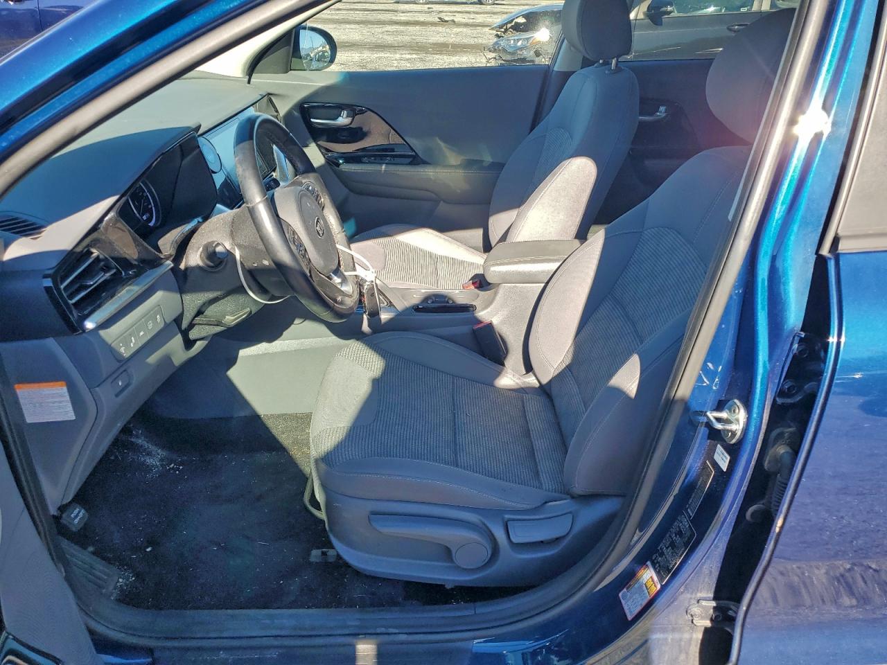 2020 KIA NIRO LX photo 7