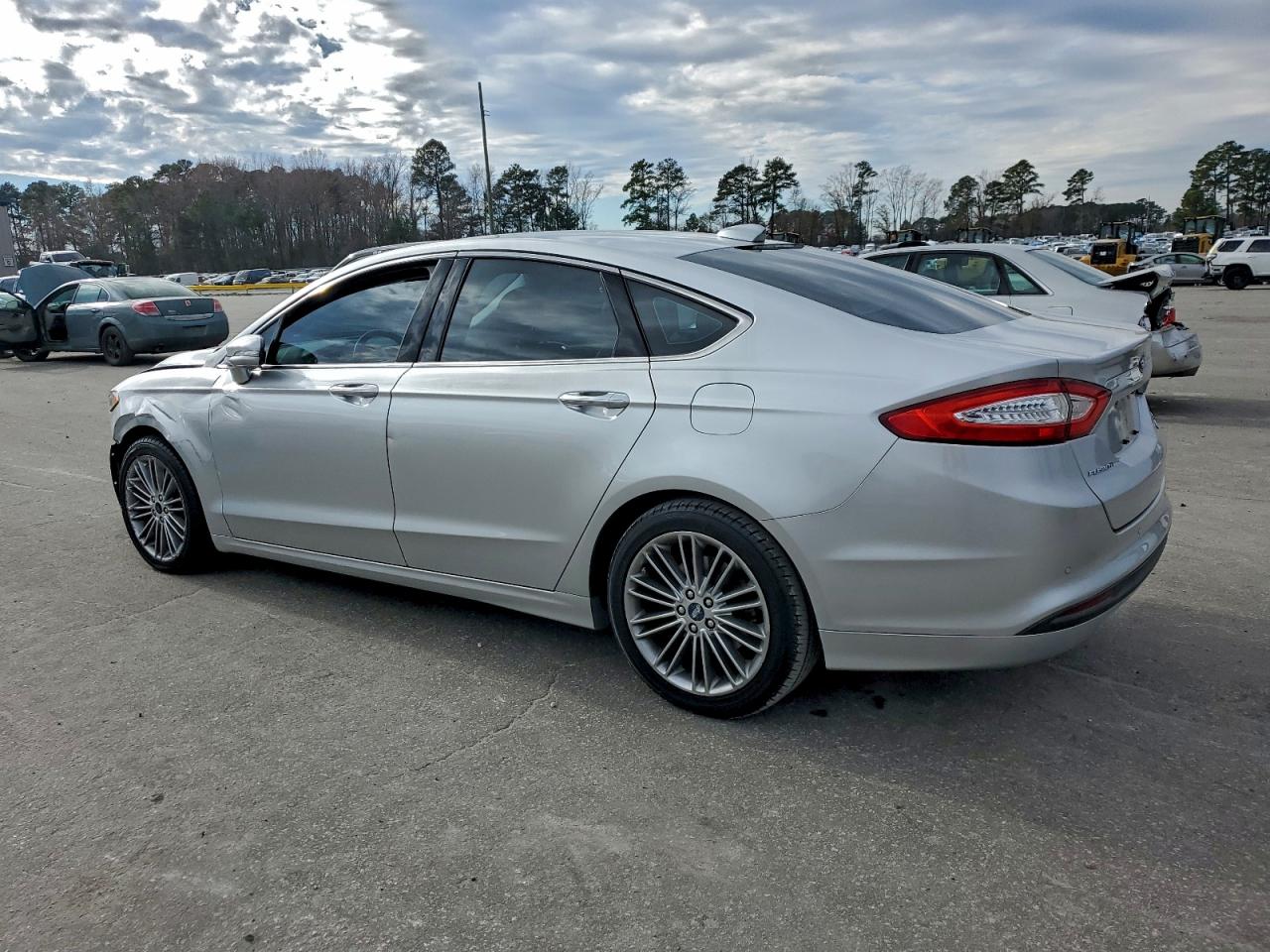 2013 FORD FUSION SE photo 2