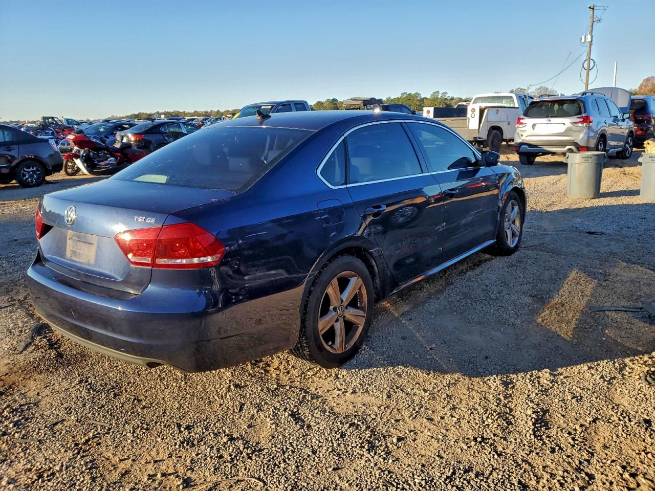 2014 VOLKSWAGEN PASSAT SE photo 3