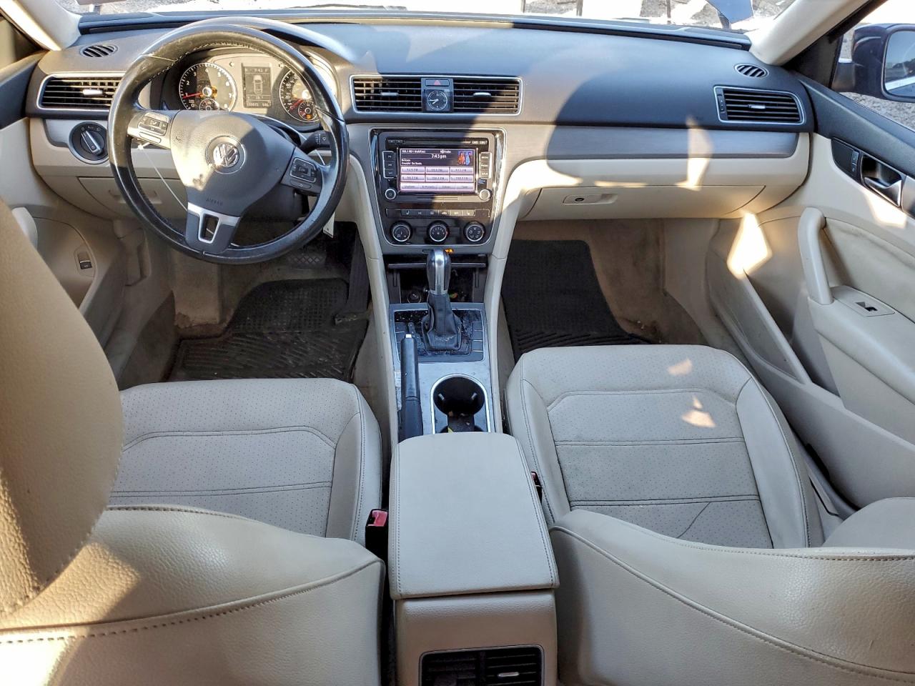 2014 VOLKSWAGEN PASSAT SE photo 8