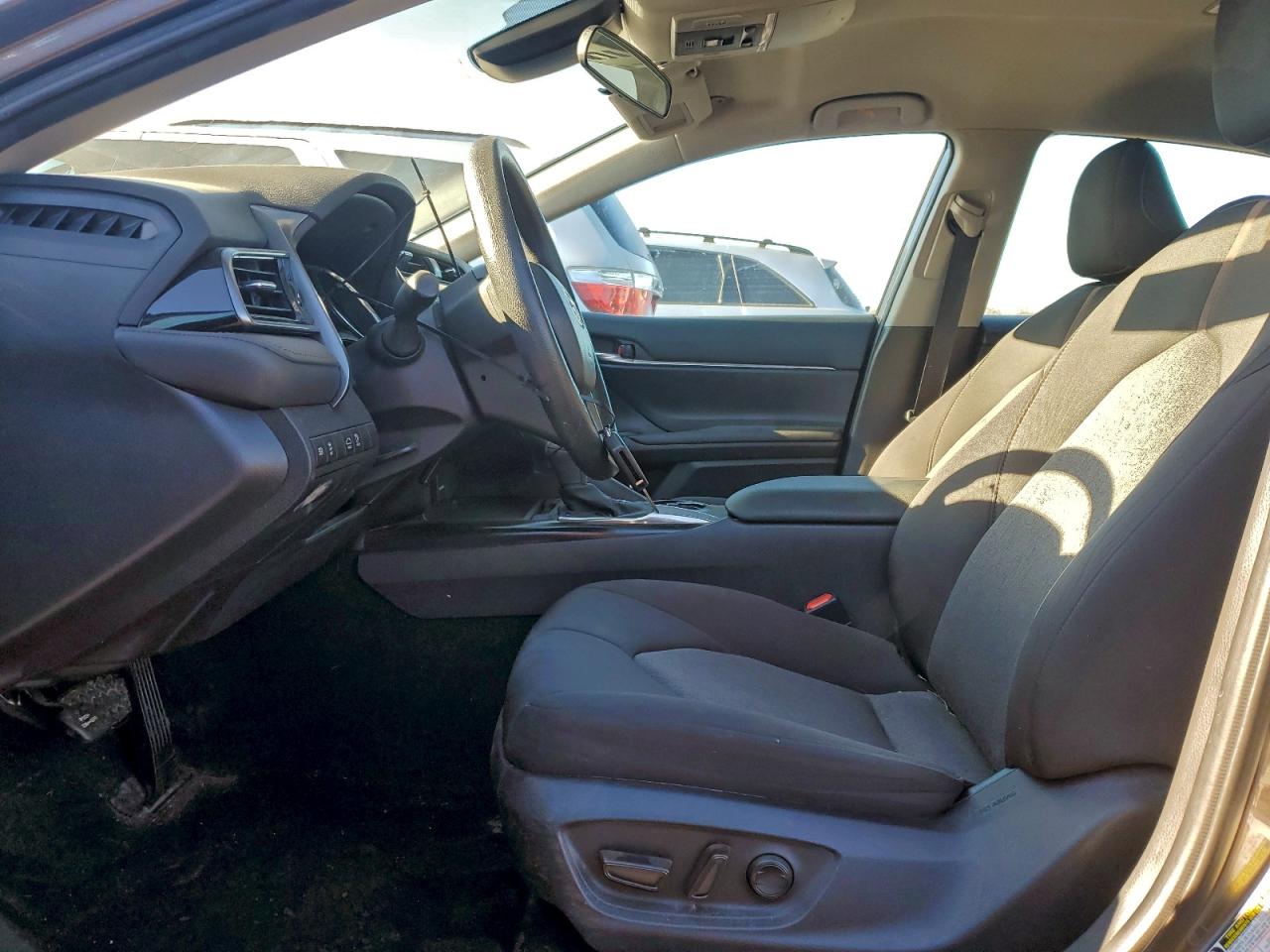 2020 TOYOTA CAMRY LE photo 7