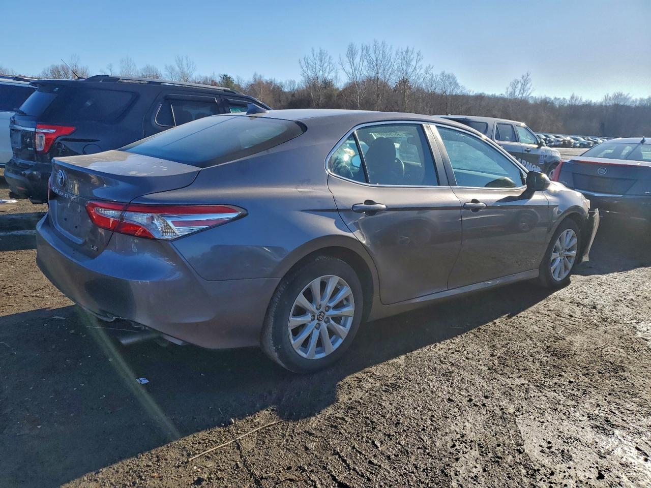 2020 TOYOTA CAMRY LE photo 3