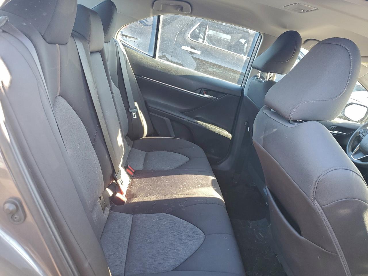 2020 TOYOTA CAMRY LE photo 10