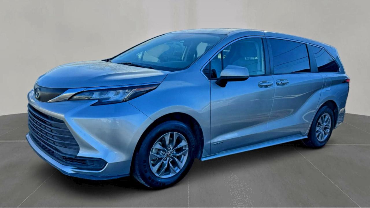 2021 TOYOTA SIENNA LE photo 2