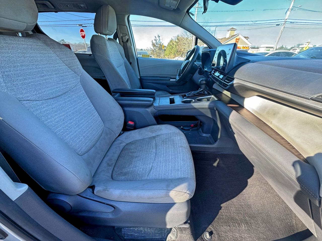 2021 TOYOTA SIENNA LE photo 5