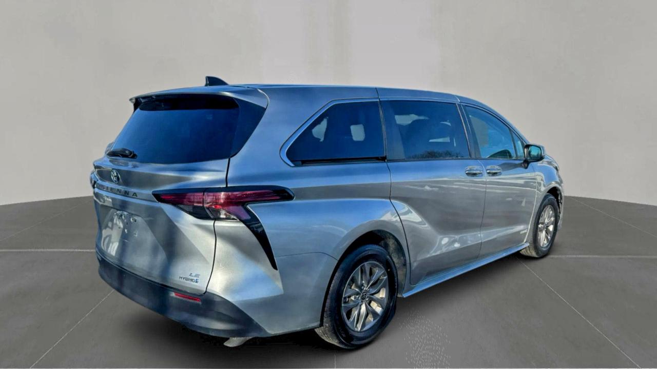 2021 TOYOTA SIENNA LE photo 4