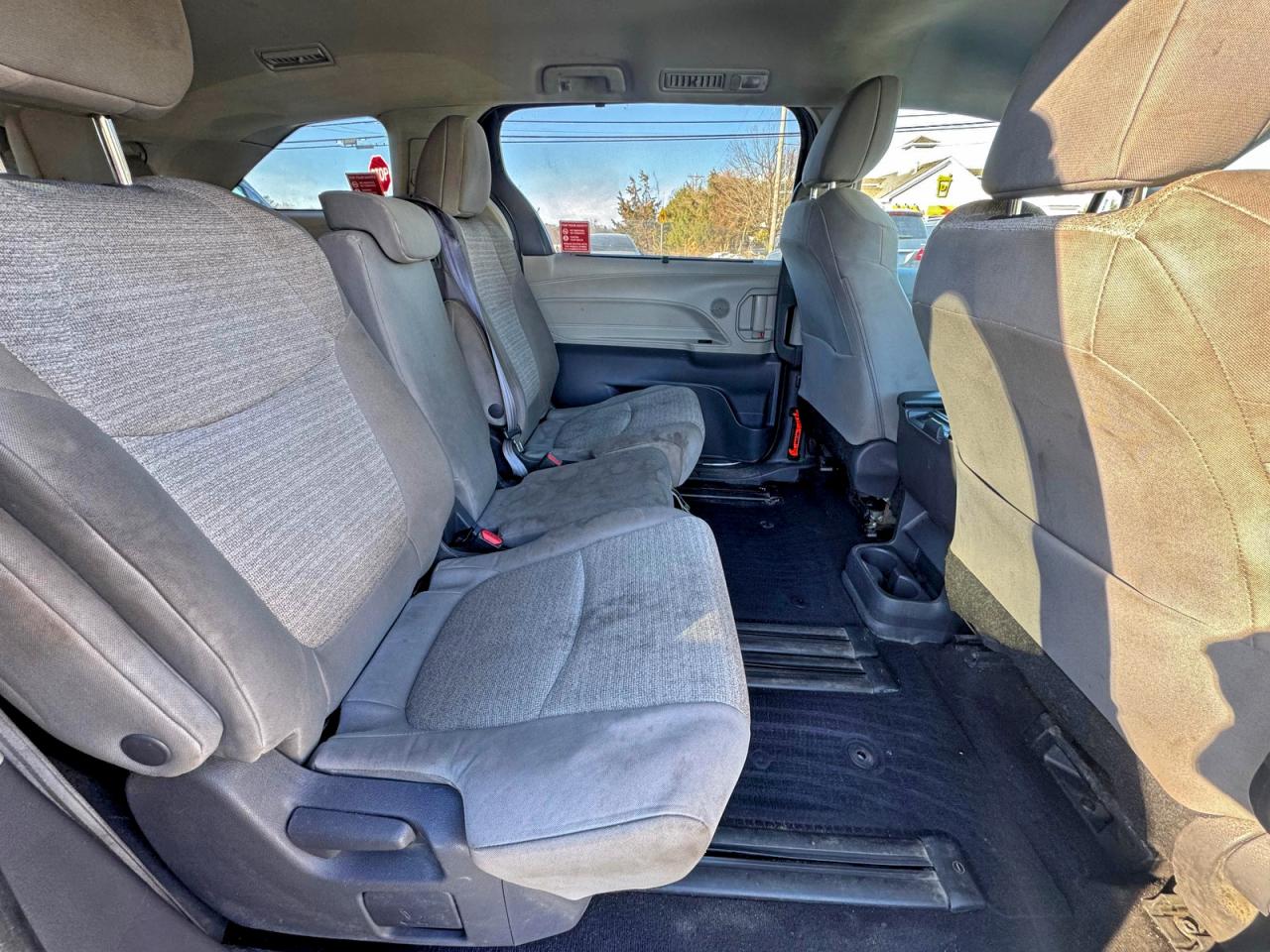 2021 TOYOTA SIENNA LE photo 6