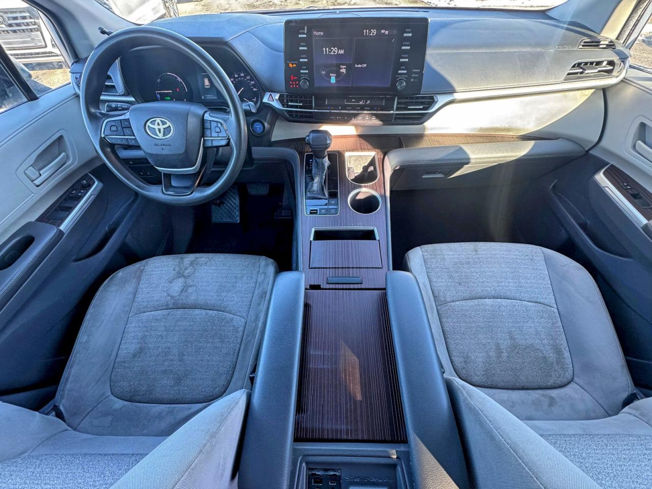 2021 TOYOTA SIENNA LE photo 9