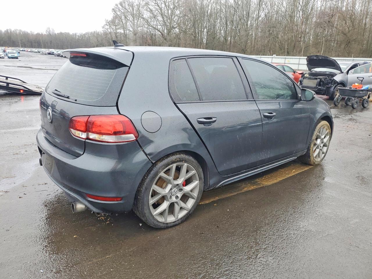 2013 VOLKSWAGEN GTI photo 3