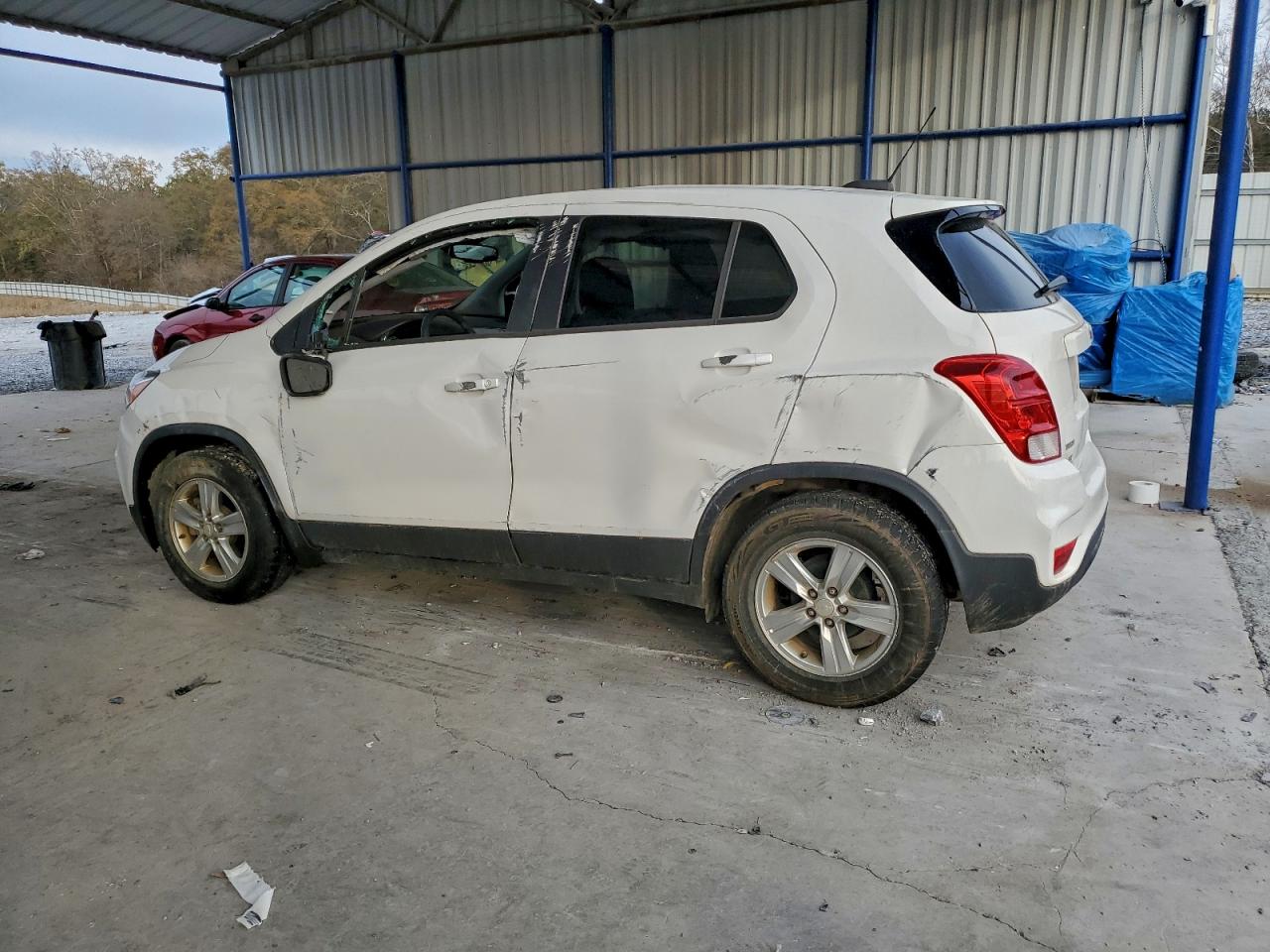 2020 CHEVROLET TRAX LS photo 2