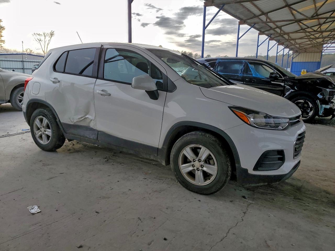 2020 CHEVROLET TRAX LS photo 4
