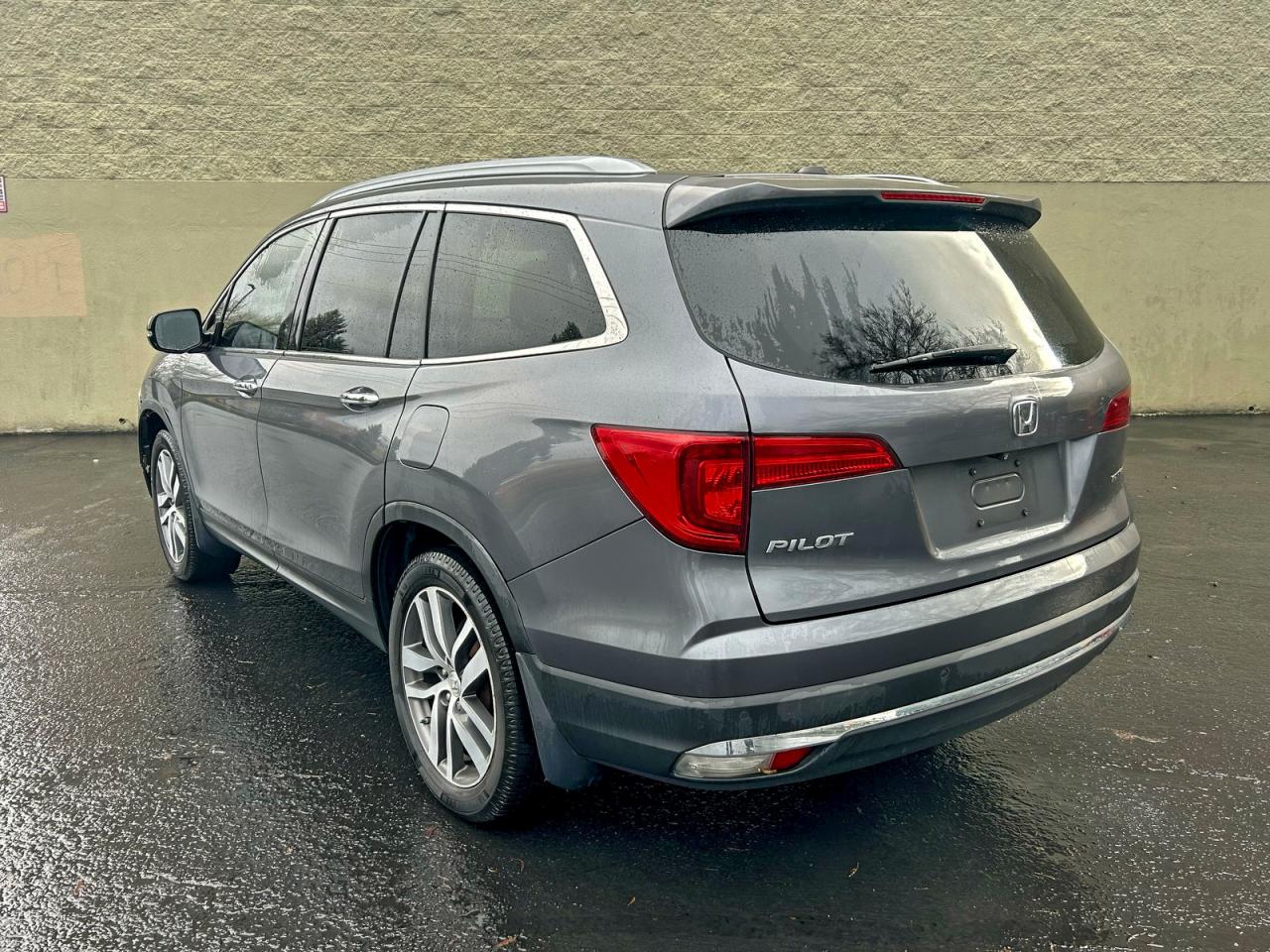 2016 HONDA PILOT TOURING photo 3