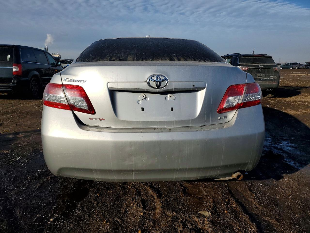 2010 TOYOTA CAMRY LE photo 11