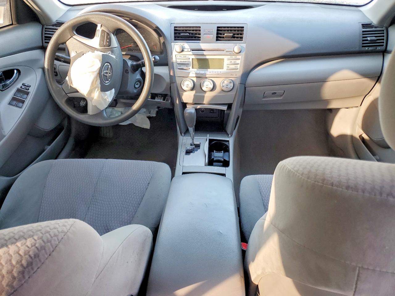 2010 TOYOTA CAMRY LE photo 15
