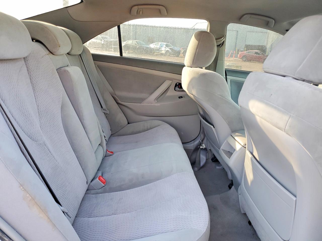 2010 TOYOTA CAMRY LE photo 19