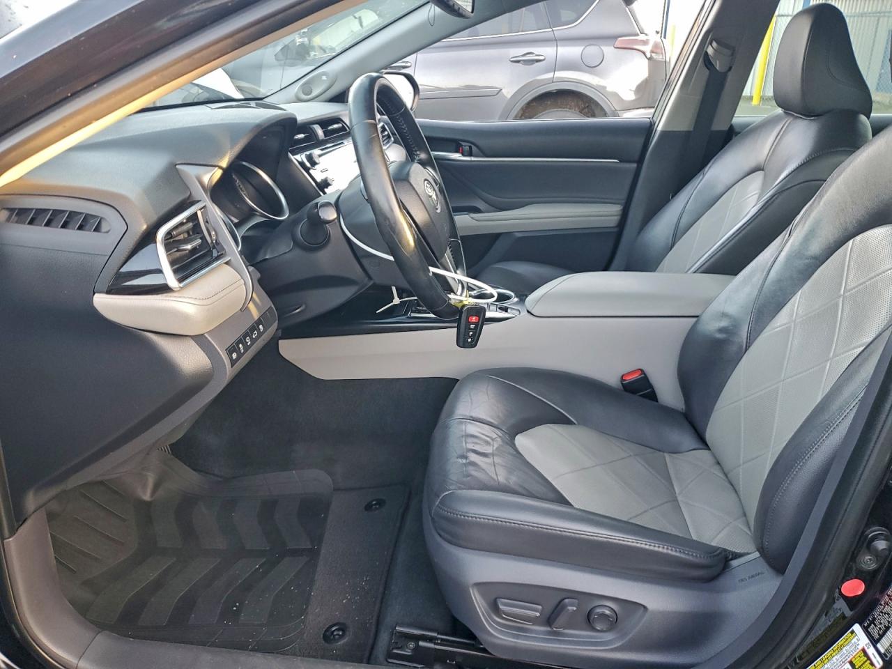 2018 TOYOTA CAMRY L photo 7
