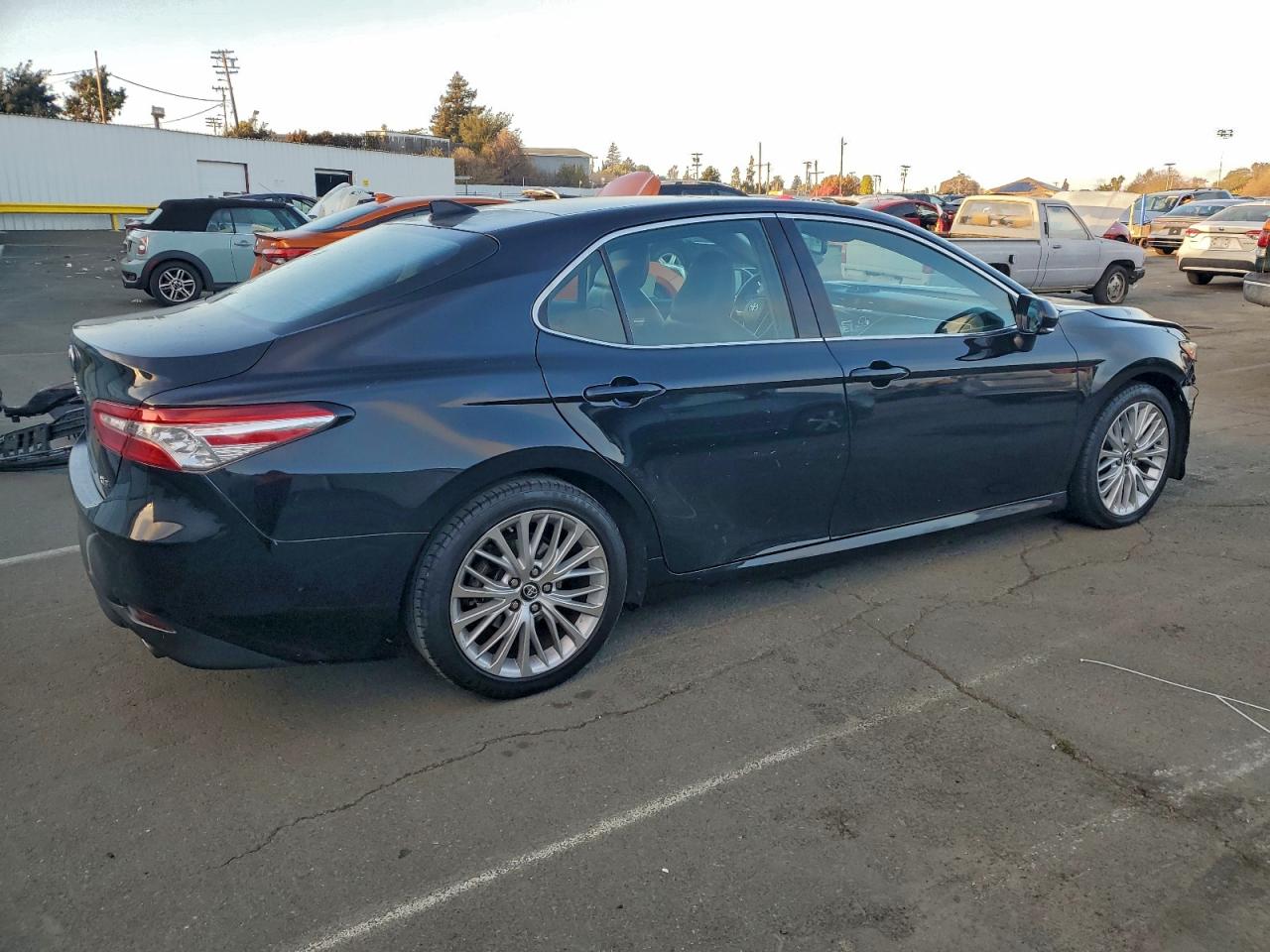 2018 TOYOTA CAMRY L photo 3