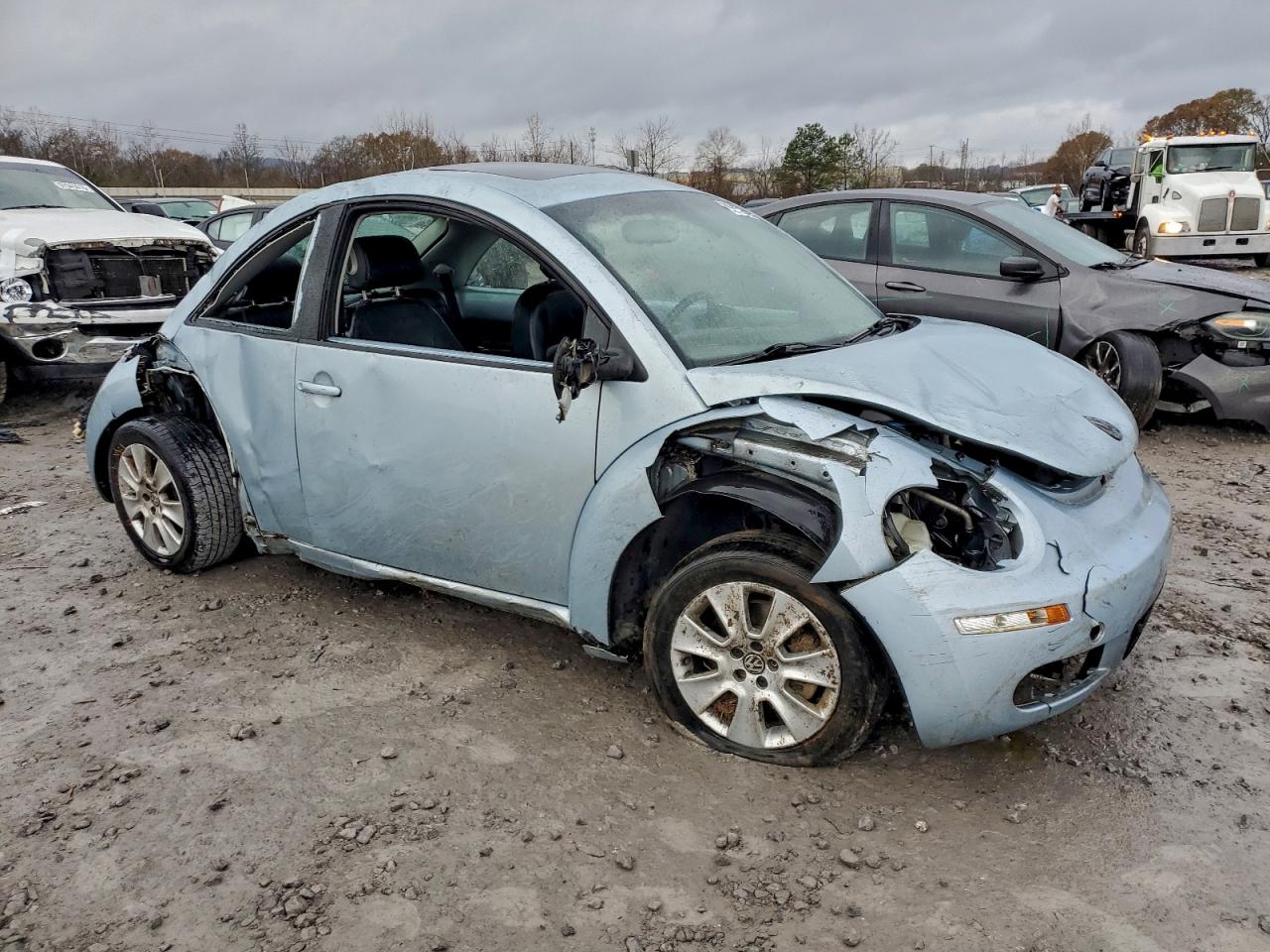 2010 VOLKSWAGEN NEW BEETLE photo 4
