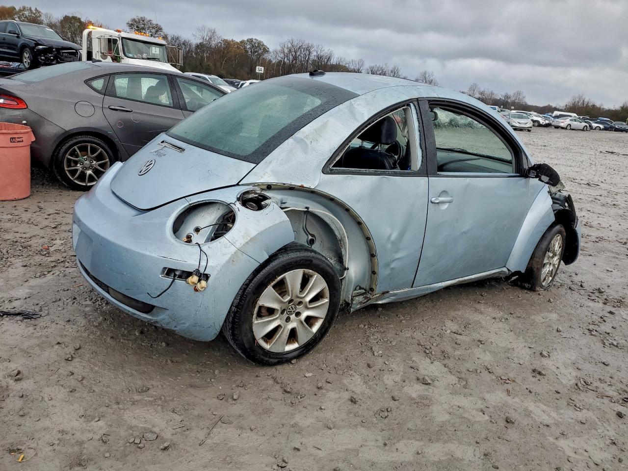 2010 VOLKSWAGEN NEW BEETLE photo 3