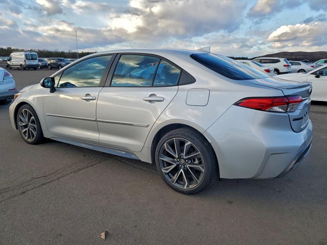 2020 TOYOTA COROLLA SE photo 2