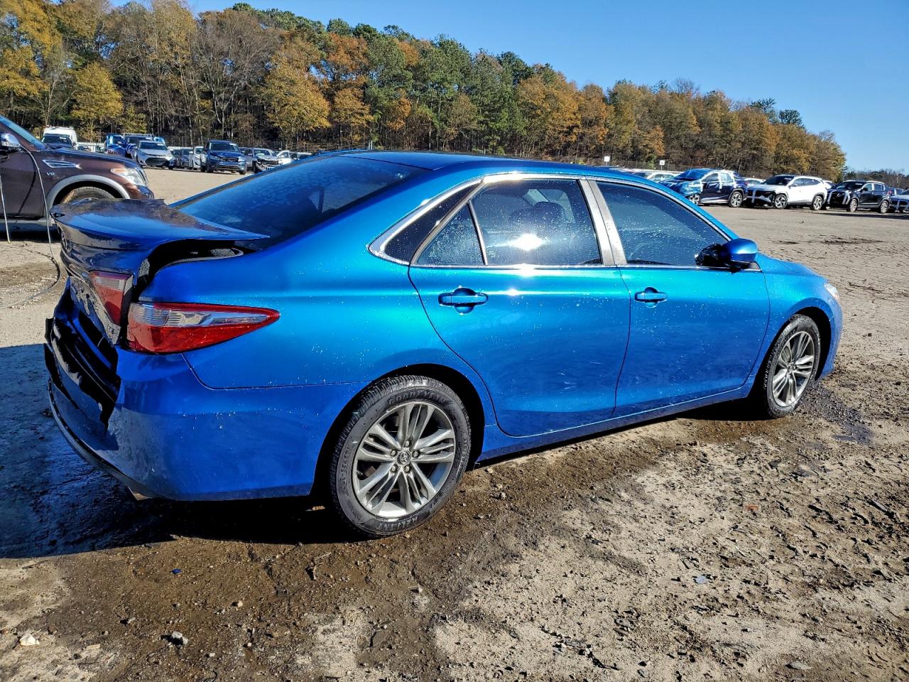 2017 TOYOTA CAMRY LE photo 3