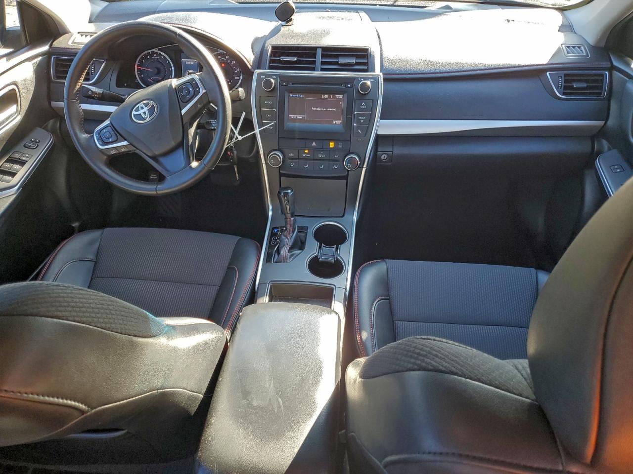2017 TOYOTA CAMRY LE photo 8