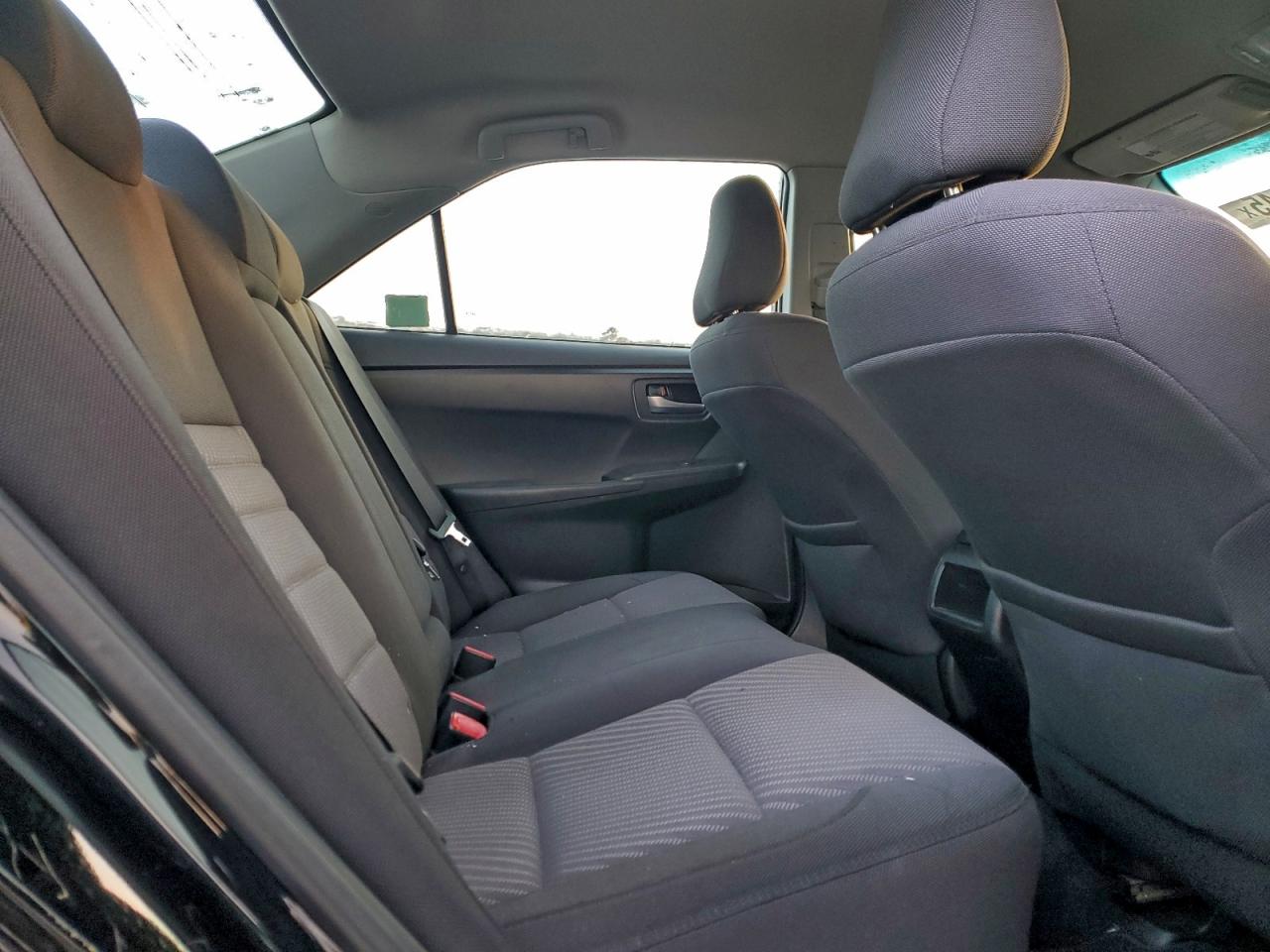 2016 TOYOTA CAMRY LE photo 10