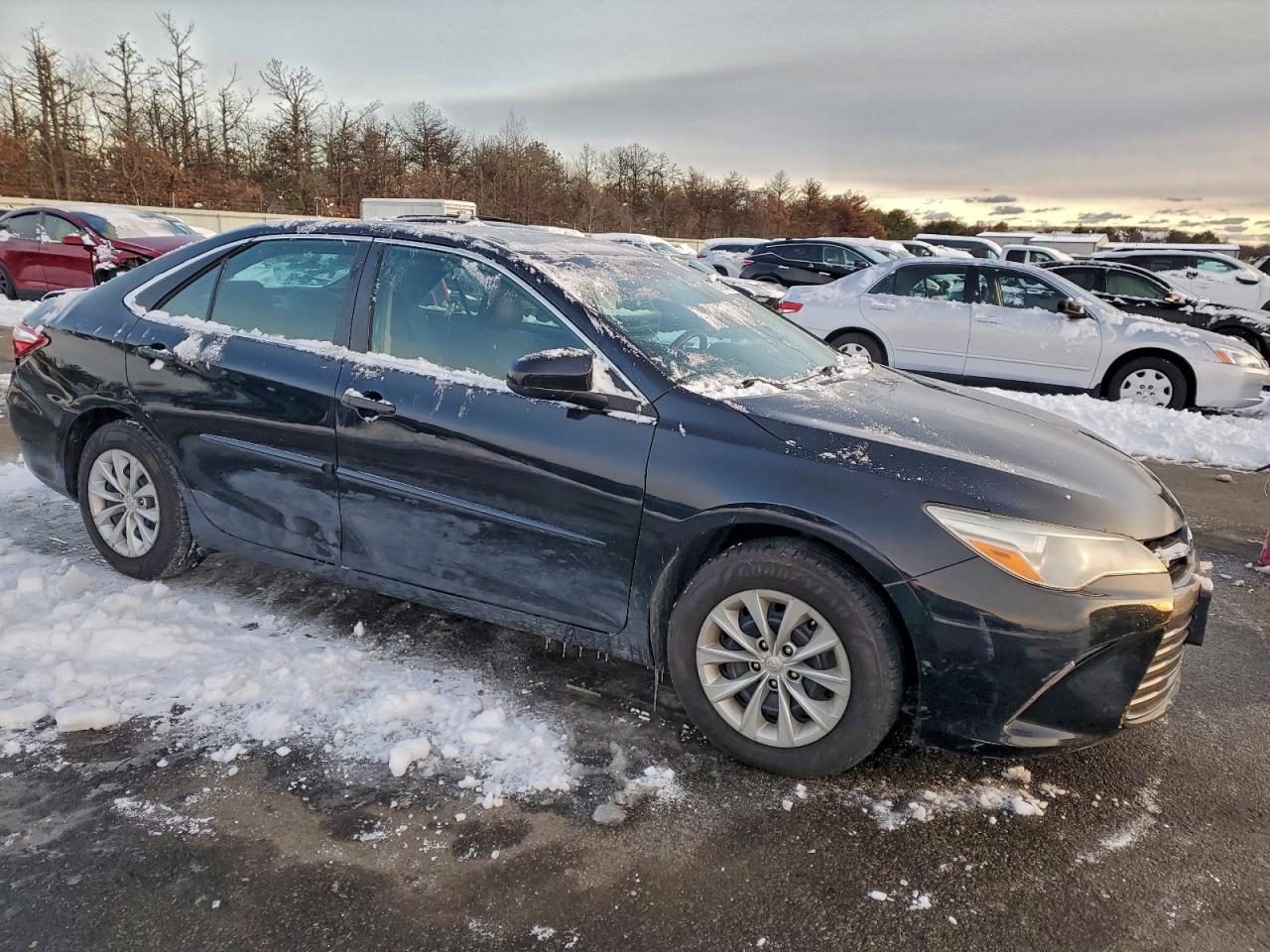 2016 TOYOTA CAMRY LE photo 4